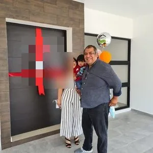 Familia con su nueva casa en Villahermosa