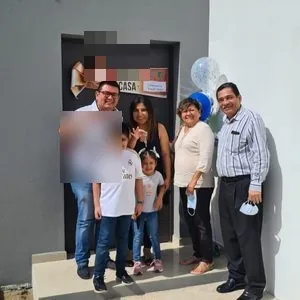 Familia con su nueva casa en Villahermosa